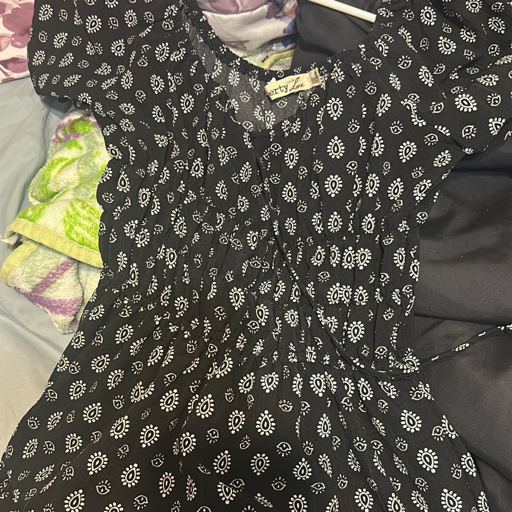 Black Maxi Dress with Flutter Sleeves and V-Neck for Casual Occasions